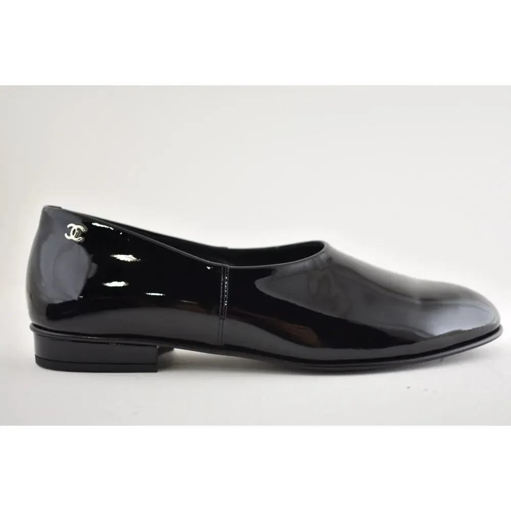 Chanel RUNWAY 25C Black Patent CC Logo Slip On Moccasin Ballet Loafer Flat 38c